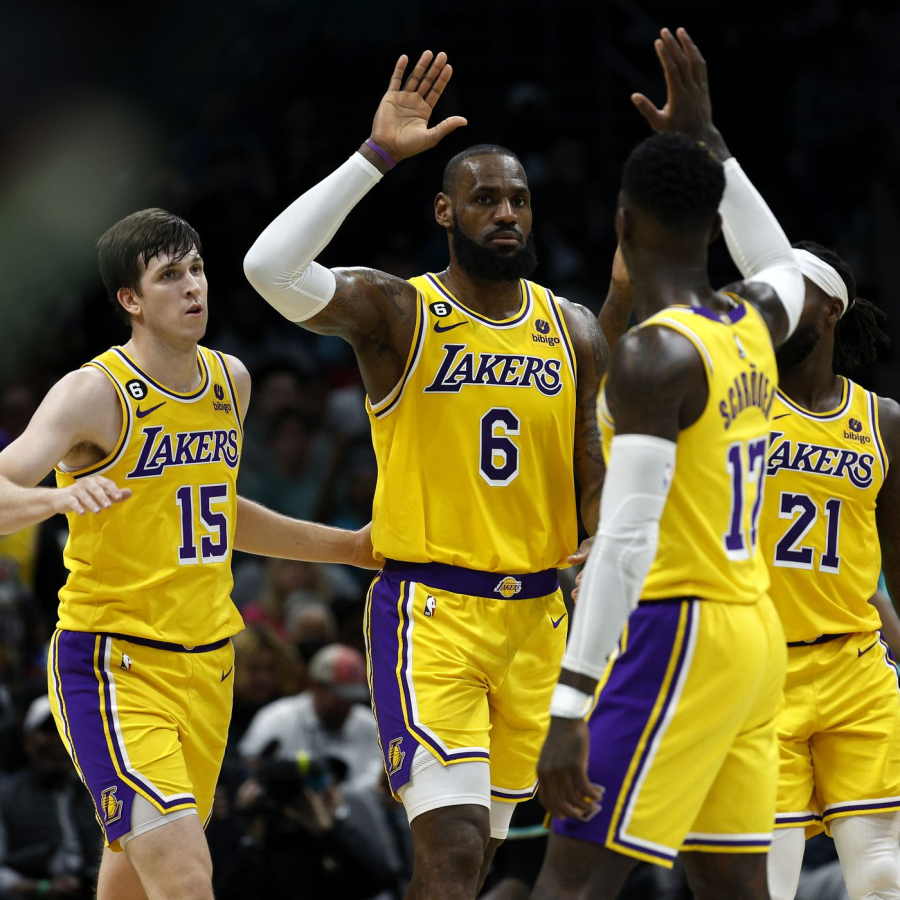 Lakers+Beating+the+Odds