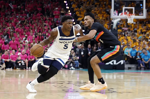 Timberwolves Beat Spurs in First-Game Thriller